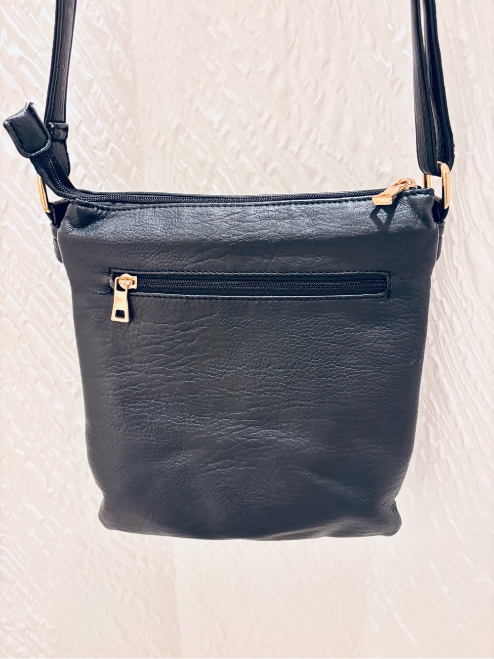 Isabelle Black Crossbody messenger Shoulder Bag with Gold Hardware - Picture 4 of 6